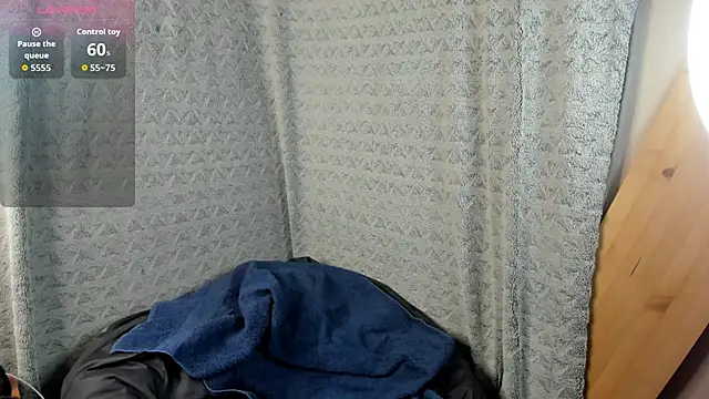 Snapshot of MiaLores chatting on 10/23/25, 08:57 MiaLores online show from 10/23/25, 08:57