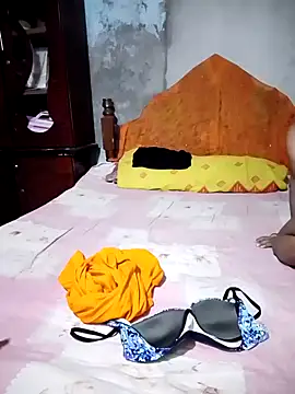 Snapshot of Mistompa24 chatting on 10/21/25, 02:40 Mistompa24 online show from 10/21/25, 02:40