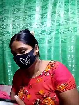 Snapshot of Mistompa24 chatting on 11/21/25, 05:06 Mistompa24 online show from 11/21/25, 05:06