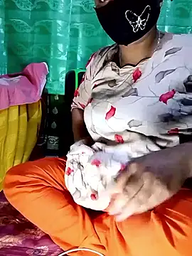 Snapshot of Mistompa24 chatting on 11/25/25, 04:56 Mistompa24 online show from 11/25/25, 04:56