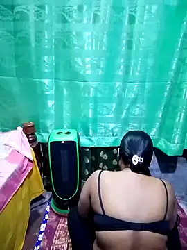 Snapshot of Mistompa24 chatting on 11/28/25, 03:58 Mistompa24 online show from 11/28/25, 03:58