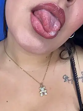 Bella-kim- online show from 10/18/25, 04:15