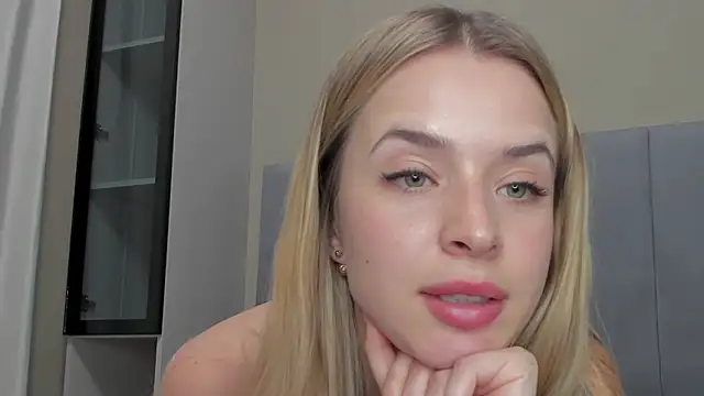 Snapshot of Touch_me chatting on 02/16/25, 07:49 Touch me online show from 02/16/25, 07:49