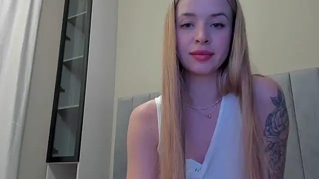 Snapshot of Touch_me chatting on 02/21/25, 08:05 Touch me online show from 02/21/25, 08:05