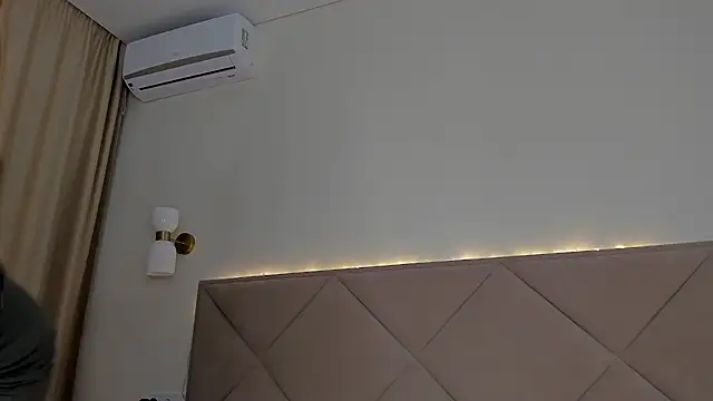 Snapshot of Touch_me chatting on 03/16/25, 04:23 Touch me online show from 03/16/25, 04:23