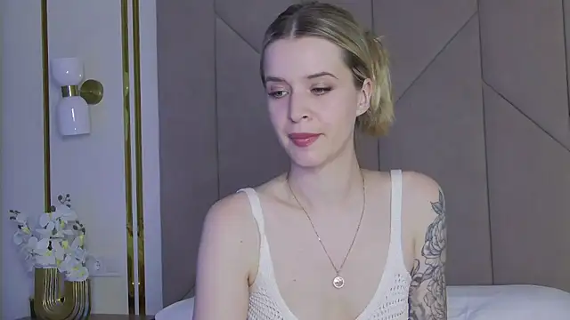 Snapshot of Touch_me chatting on 10/05/25, 04:27 Touch me online show from 10/05/25, 04:27