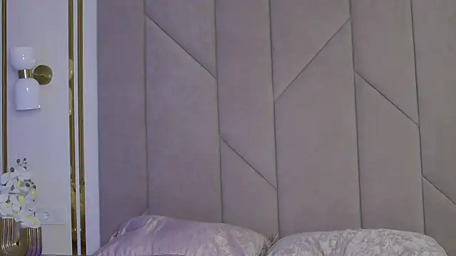 Snapshot of Touch_me chatting on 10/11/25, 04:16 Touch me online show from 10/11/25, 04:16