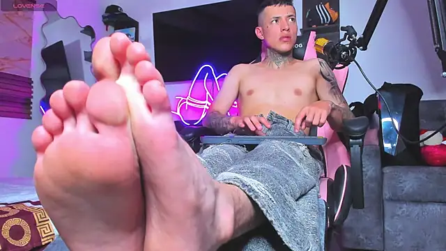 conor 2004 online show from 09/23/25, 08:45