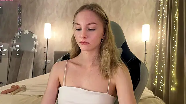 Snapshot of BrightAnnie chatting on 02/06/26, 12:08 BrightAnnie online show from 02/06/26, 12:08