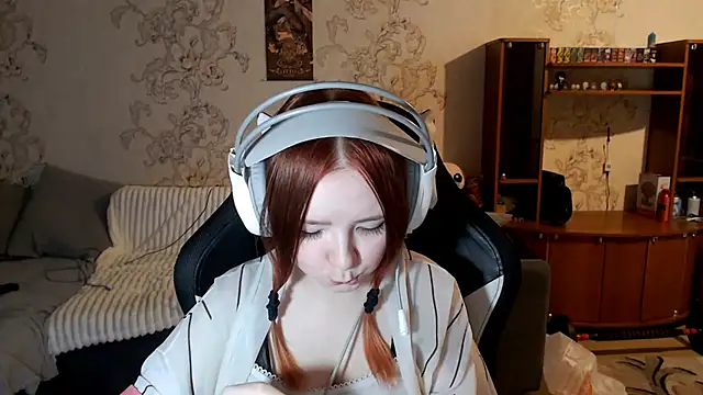 PansyBorriello online show from 09/24/25, 04:10