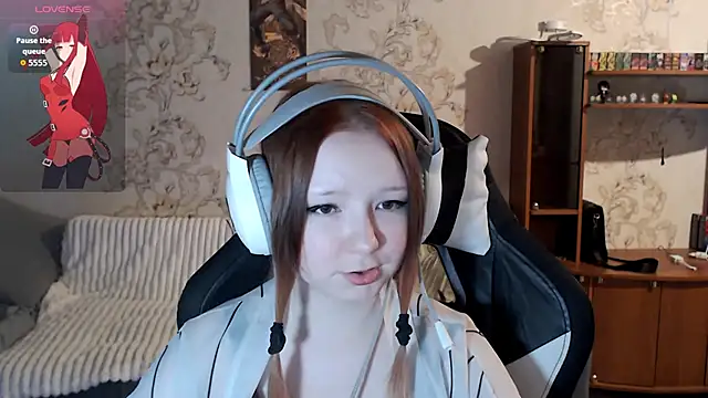 PansyBorriello online show from 10/06/25, 04:15