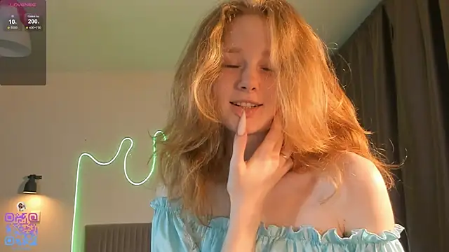 Snapshot of BreezeJam chatting on 10/14/25, 12:17 BreezeJam online show from 10/14/25, 12:17