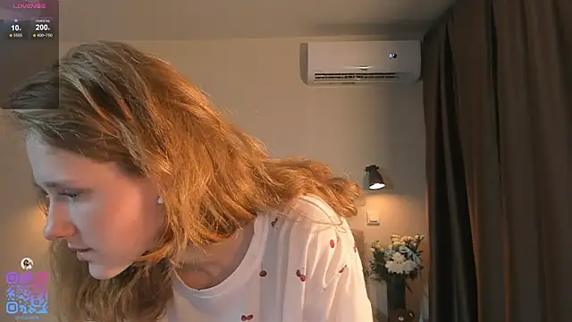 Snapshot of BreezeJam chatting on 10/17/25, 06:10 BreezeJam online show from 10/17/25, 06:10