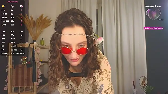 Snapshot of laracroftmansion chatting on 12/01/25, 06:35 laracroftmansion online show from 12/01/25, 06:35