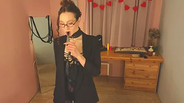 laracroftmansion online show from 02/19/26, 04:25