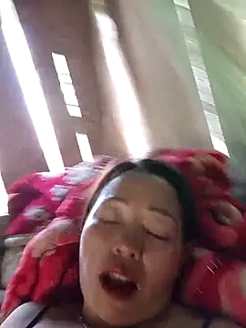 Snapshot of _Helala_ chatting on 10/13/25, 04:56 Helala online show from 10/13/25, 04:56