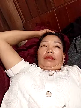 Snapshot of _Helala_ chatting on 10/16/25, 12:44 Helala online show from 10/16/25, 12:44