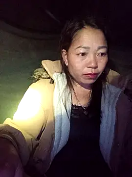 Snapshot of _Helala_ chatting on 10/20/25, 10:38 Helala online show from 10/20/25, 10:38