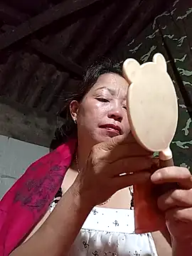 Snapshot of _Helala_ chatting on 10/24/25, 09:11 Helala online show from 10/24/25, 09:11