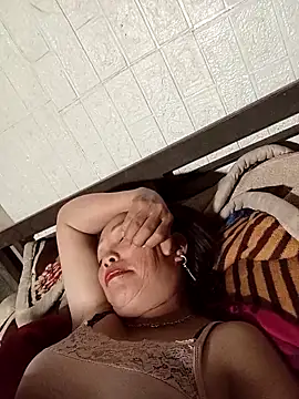 Snapshot of _Helala_ chatting on 10/25/25, 09:17 Helala online show from 10/25/25, 09:17