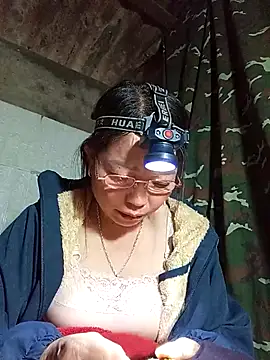 Snapshot of _Helala_ chatting on 11/08/25, 08:36 Helala online show from 11/08/25, 08:36