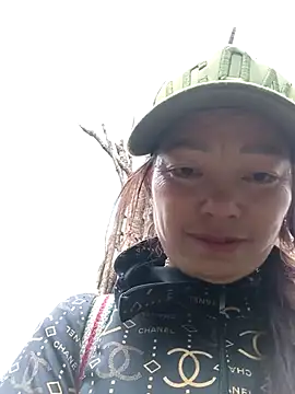 Snapshot of _Helala_ chatting on 11/15/25, 05:05 Helala online show from 11/15/25, 05:05