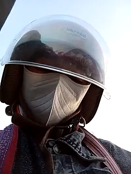 Snapshot of _Helala_ chatting on 11/22/25, 11:48 Helala online show from 11/22/25, 11:48