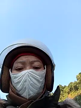 Snapshot of _Helala_ chatting on 11/29/25, 12:46 Helala online show from 11/29/25, 12:46