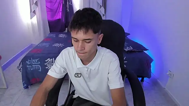 Aron Boyy online show from 10/27/25, 08:24