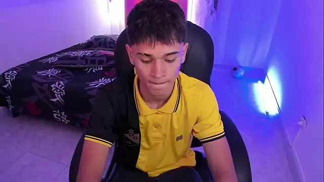 Aron Boyy online show from 12/04/25, 07:33