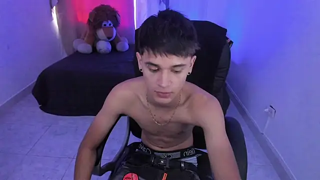 Snapshot of Aron_Boyy chatting on 03/18/26, 08:12 Aron Boyy online show from 03/18/26, 08:12