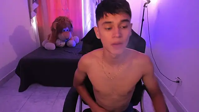 Snapshot of Aron_Boyy chatting on 04/04/26, 08:28 Aron Boyy online show from 04/04/26, 08:28