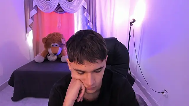 Snapshot of Aron_Boyy chatting on 04/07/26, 07:25 Aron Boyy online show from 04/07/26, 07:25