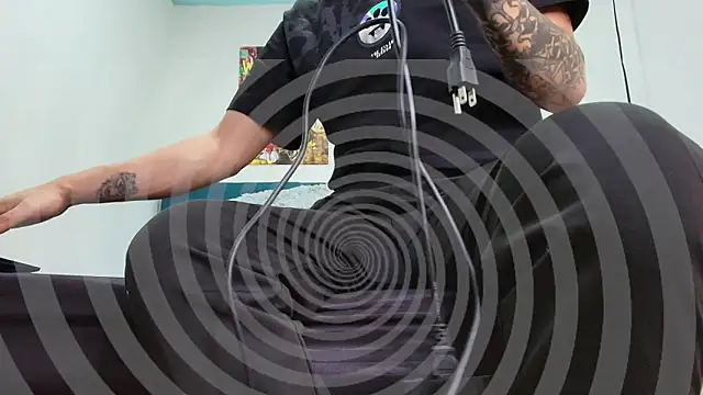 Snapshot of Warmteam777 chatting on 11/17/25, 09:20 Warmteam777 online show from 11/17/25, 09:20