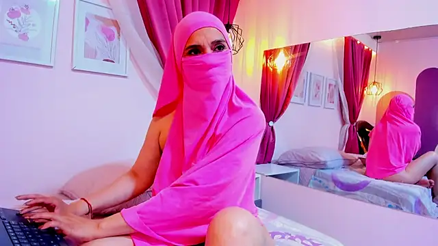 DaliaRahal online show from 12/17/25, 01:06