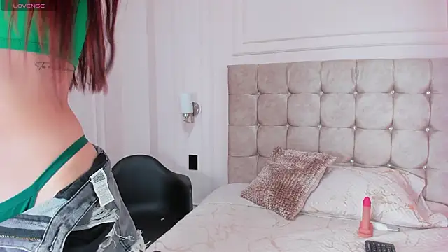 Snapshot of DulceEstrella_ chatting on 09/28/25, 04:29 DulceEstrella online show from 09/28/25, 04:29