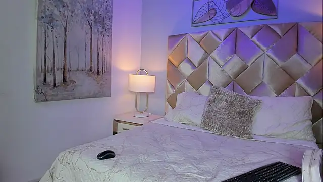 Snapshot of DulceEstrella_ chatting on 07/16/26, 12:33 DulceEstrella online show from 07/16/26, 12:33