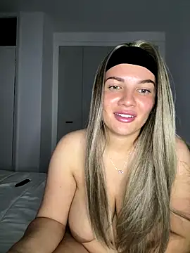 little lola x online show from 09/08/25, 09:03