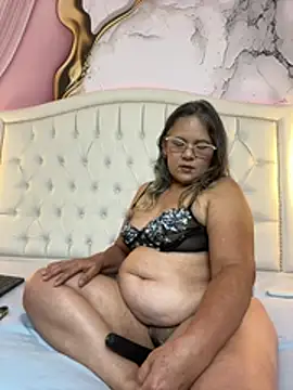 Snapshot of Lucy_Milf_474 chatting on 06/16/26, 12:13 Lucy Milf 474 online show from 06/16/26, 12:13