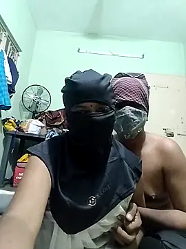 Snapshot of crazcy-couples chatting on 09/08/25, 03:33 crazcy-couples online show from 09/08/25, 03:33