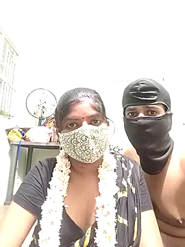 Snapshot of crazcy-couples chatting on 09/10/25, 04:18 crazcy-couples online show from 09/10/25, 04:18