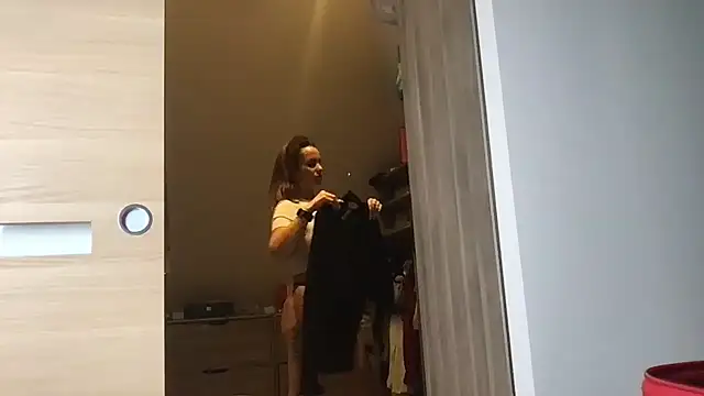 AmyStone   online show from 12/04/25, 05:32