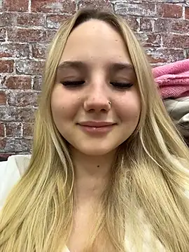 Sky Cutie online show from 11/28/25, 04:26