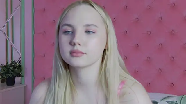 Sky Cutie online show from 04/11/26, 07:45