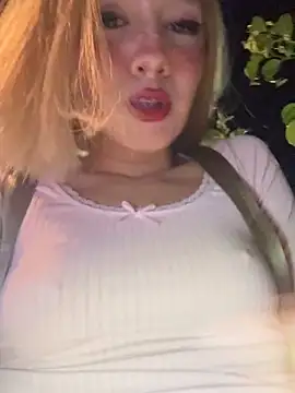 Snapshot of SweetBunnyGF chatting on 11/08/25, 12:22 SweetBunnyGF online show from 11/08/25, 12:22