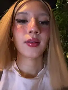 Snapshot of SweetBunnyGF chatting on 11/20/25, 11:48 SweetBunnyGF online show from 11/20/25, 11:48