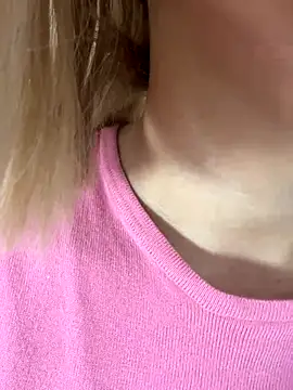 Snapshot of SweetBunnyGF chatting on 12/18/25, 12:49 SweetBunnyGF online show from 12/18/25, 12:49