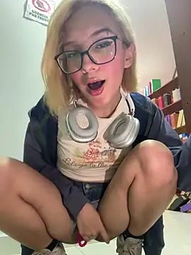 Snapshot of SweetBunnyGF chatting on 05/29/26, 01:25 SweetBunnyGF online show from 05/29/26, 01:25