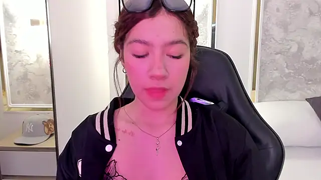 Snapshot of doll_eyees_ chatting on 09/24/25, 02:26 doll eyees online show from 09/24/25, 02:26