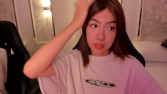 Snapshot of doll_eyees_ chatting on 10/01/25, 03:12 doll eyees online show from 10/01/25, 03:12